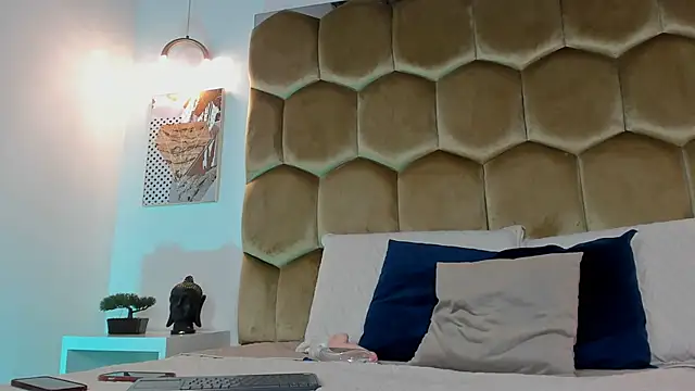 Mia Reyesjs online show from 18, 2, 2026