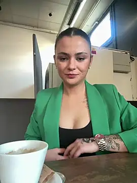 alwayshornyvivi online show from 5, 3, 2026