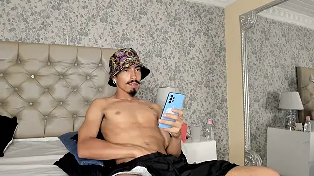 Snapshot of NoaahTylor chatting on 1, 4, 2026 NoaahTylor online show from 1, 4, 2026