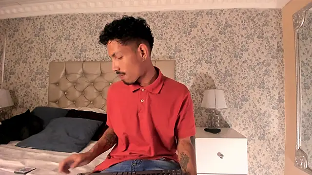 Snapshot of NoaahTylor chatting on 7, 4, 2026 NoaahTylor online show from 7, 4, 2026