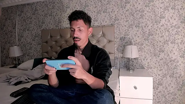 Snapshot of NoaahTylor chatting on 10, 4, 2026 NoaahTylor online show from 10, 4, 2026