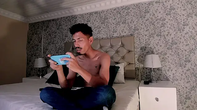 Snapshot of NoaahTylor chatting on 11, 4, 2026 NoaahTylor online show from 11, 4, 2026