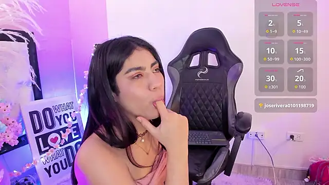 Snapshot of Siena_fox chatting on 12, 3, 2026 Siena fox online show from 12, 3, 2026