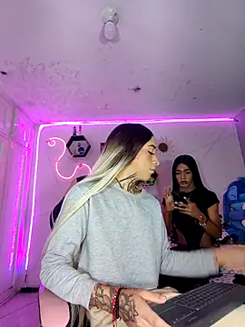 Snapshot of Violeta_R_ chatting on 2, 4, 2026 Violeta R online show from 2, 4, 2026