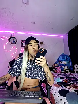 Snapshot of Violeta_R_ chatting on 6, 4, 2026 Violeta R online show from 6, 4, 2026