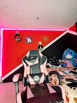 Snapshot of Violeta_R_ chatting on 8, 4, 2026 Violeta R online show from 8, 4, 2026