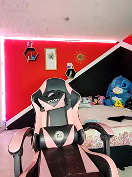 Snapshot of Violeta_R_ chatting on 11, 4, 2026 Violeta R online show from 11, 4, 2026