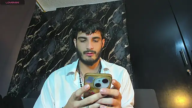 LovexJuxn8 online show from 23, 3, 2026