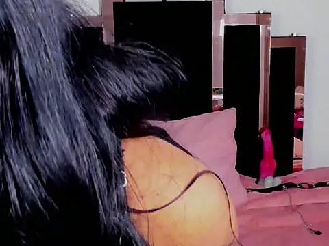 Queen-Bee  online show from 19, 2, 2026