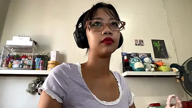 GloryKulikowski online show from 23, 2, 2026