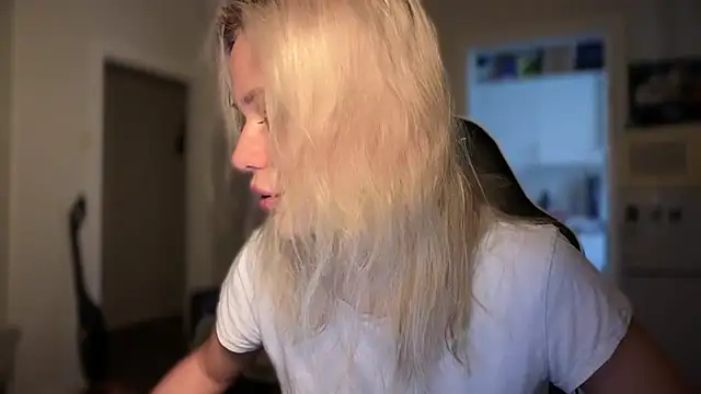 Leylia Lily online show from 6, 3, 2026