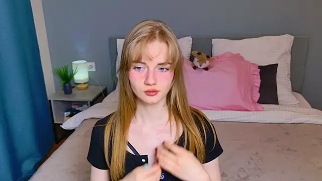 ElfieWhite online show from 19, 4, 2026