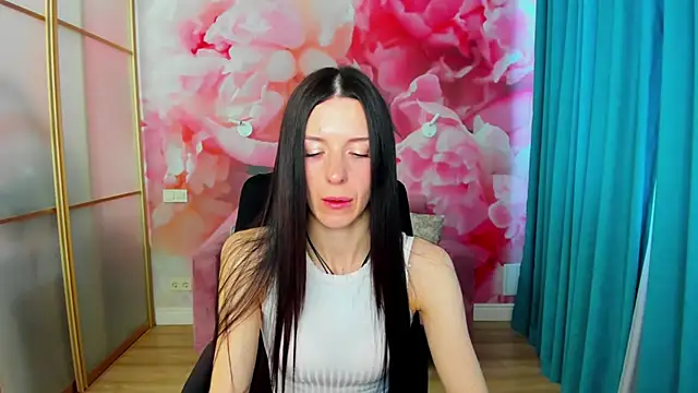 Snapshot of NoirDiva chatting on 5, 5, 2026 NoirDiva online show from 5, 5, 2026