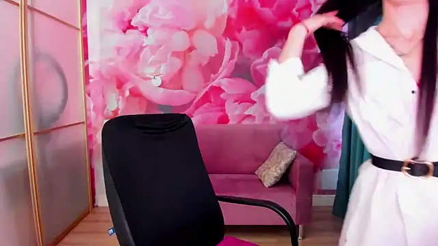 Snapshot of NoirDiva chatting on 2, 6, 2026 NoirDiva online show from 2, 6, 2026