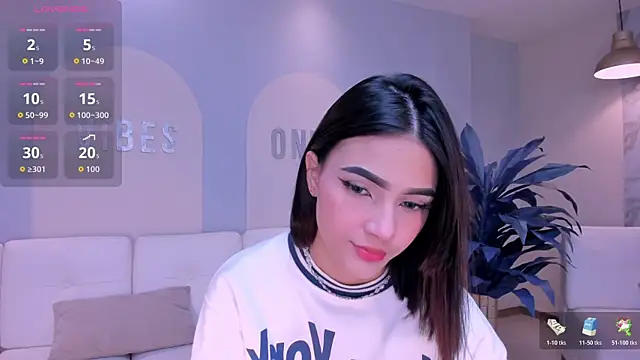 CarolineEvans x online show from 13, 3, 2026