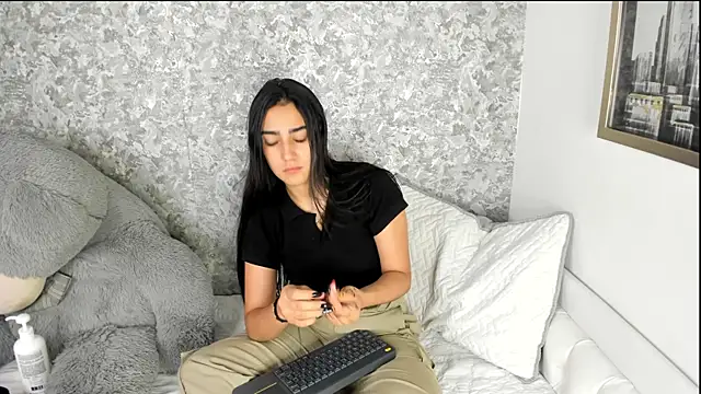 Snapshot of Anika_H chatting on 2, 5, 2026 Anika H online show from 2, 5, 2026