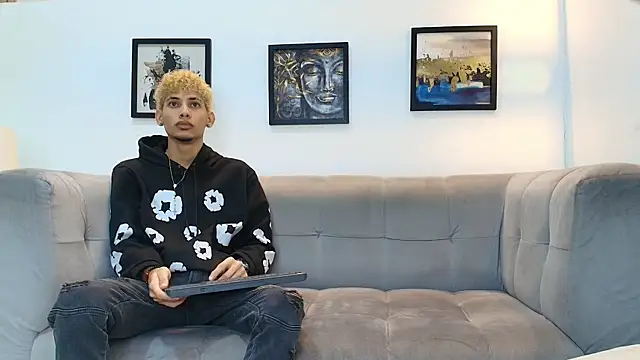 YOUNG BOYS HELL online show from 30, 5, 2026
