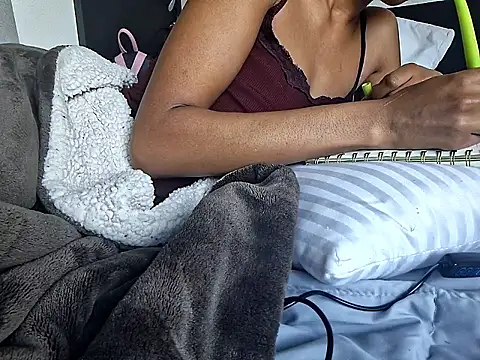 Snapshot of Cinnamonbunn chatting on 26, 2, 2026 Cinnamonbunn online show from 26, 2, 2026