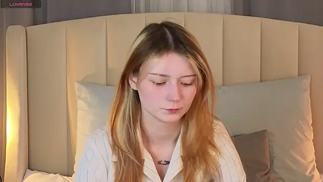 Snapshot of AlyssFrost chatting on 25, 4, 2026 AlyssFrost online show from 25, 4, 2026
