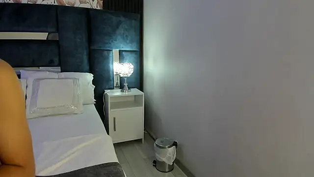 PerlaRogerss  online show from 6, 4, 2026