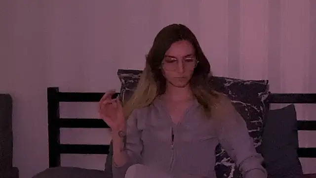 Snapshot of missmiroslava chatting on 3, 3, 2026 missmiroslava online show from 3, 3, 2026