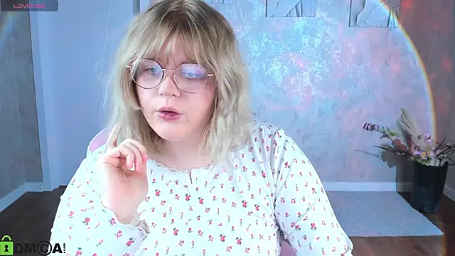 luna c0ra online show from 13, 4, 2026