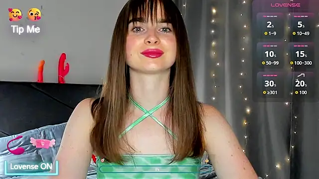 Snapshot of megann_fox2 chatting on 8, 7, 2026 megann fox2 online show from 8, 7, 2026