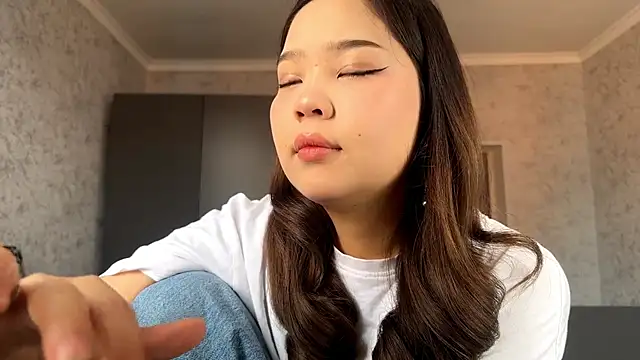 Snapshot of RegenaLandauer chatting on 2, 3, 2026 RegenaLandauer online show from 2, 3, 2026