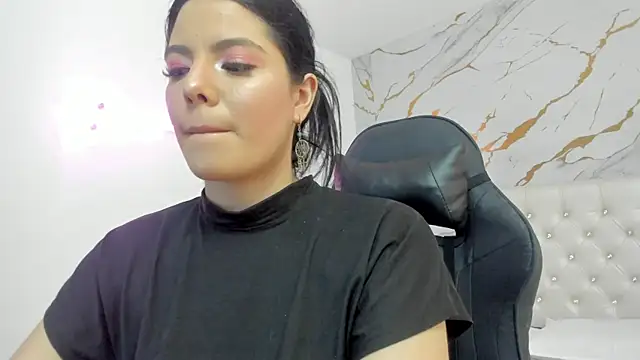 Evelin  thompsson online show from 25, 3, 2026