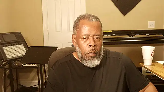 Snapshot of Cleozevo1961 chatting on 18, 6, 2026 Cleozevo1961 online show from 18, 6, 2026