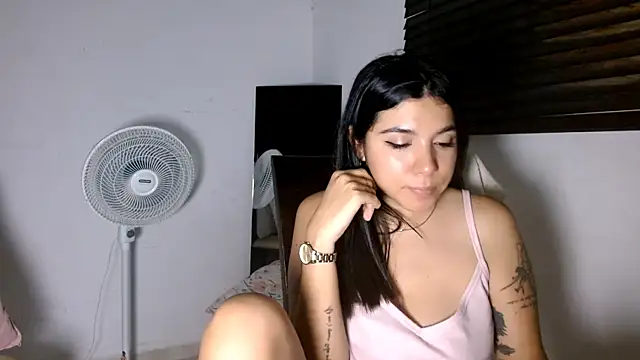 Snapshot of MiaDiamontLatin chatting on 22, 5, 2026 MiaDiamontLatin online show from 22, 5, 2026