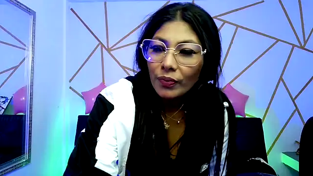 yvanna  smith online show from 19, 2, 2026