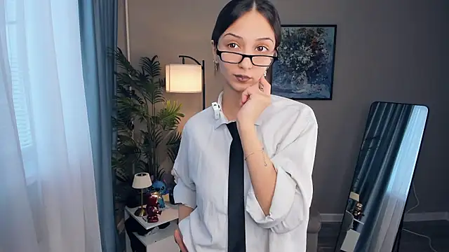 littleevilon online show from 28, 2, 2026