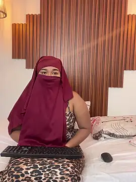 Snapshot of Desert_queens chatting on 3, 3, 2026 Desert queens online show from 3, 3, 2026