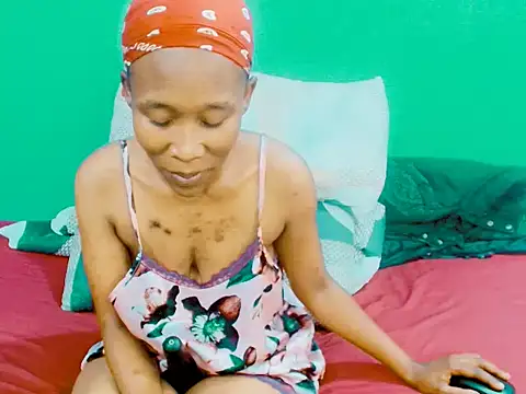 Snapshot of QueenYc chatting on 23, 2, 2026 QueenYc online show from 23, 2, 2026