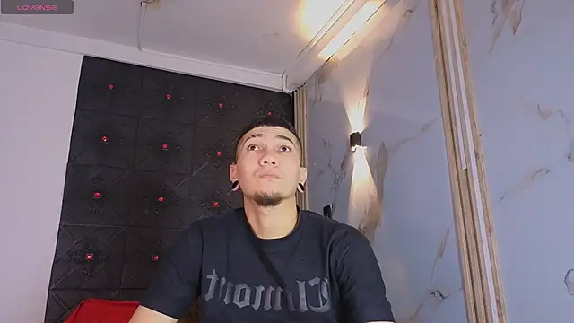 Logan and Reachel online show from 15, 4, 2026