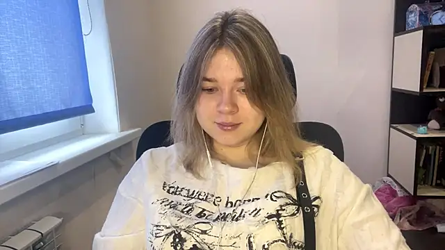 Snapshot of TomikoPfau chatting on 6, 4, 2026 TomikoPfau online show from 6, 4, 2026