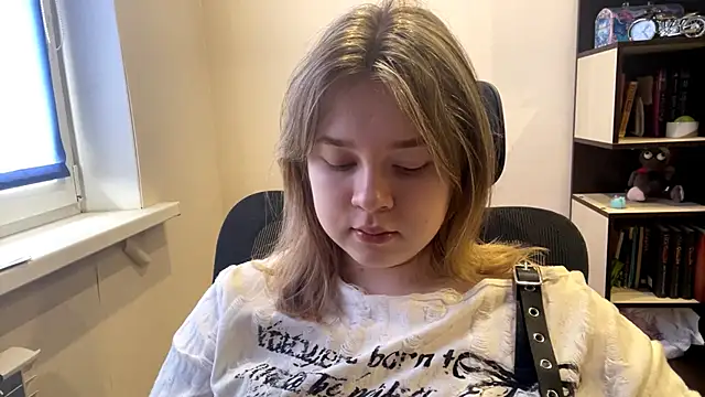 Snapshot of TomikoPfau chatting on 11, 4, 2026 TomikoPfau online show from 11, 4, 2026