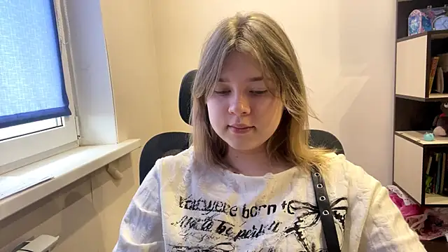 Snapshot of TomikoPfau chatting on 12, 4, 2026 TomikoPfau online show from 12, 4, 2026