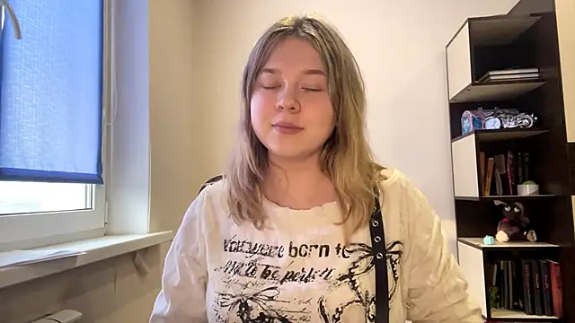 Snapshot of TomikoPfau chatting on 13, 4, 2026 TomikoPfau online show from 13, 4, 2026