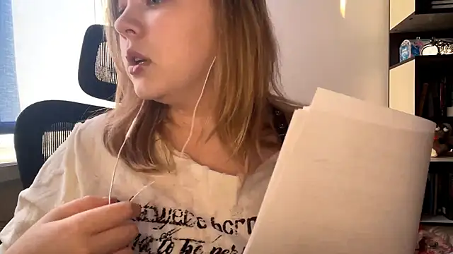 Snapshot of TomikoPfau chatting on 14, 4, 2026 TomikoPfau online show from 14, 4, 2026