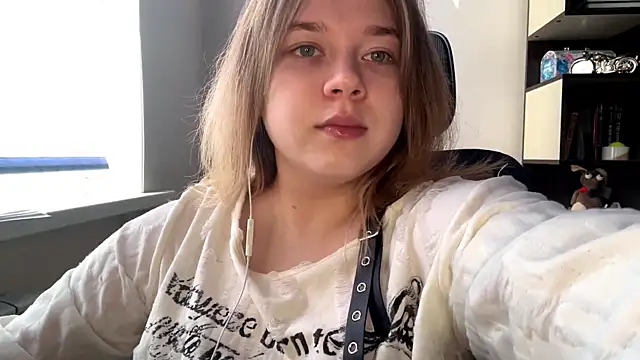 Snapshot of TomikoPfau chatting on 16, 4, 2026 TomikoPfau online show from 16, 4, 2026