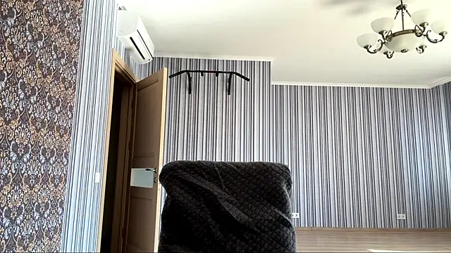 Snapshot of poly_princess chatting on 20, 3, 2026 poly princess online show from 20, 3, 2026