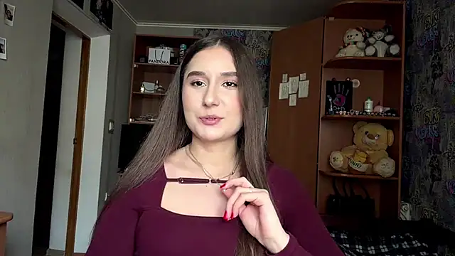 Snapshot of poly_princess chatting on 6, 4, 2026 poly princess online show from 6, 4, 2026