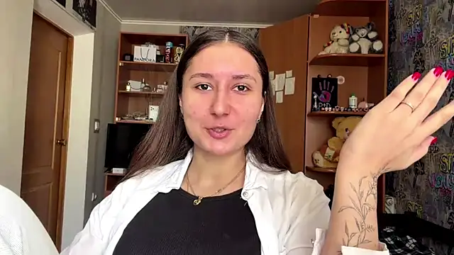 Snapshot of poly_princess chatting on 12, 4, 2026 poly princess online show from 12, 4, 2026