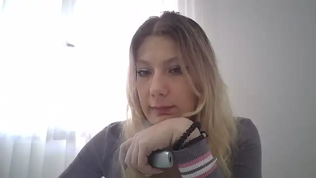 Snapshot of Foxy_Bright chatting on 28, 2, 2026 Foxy Bright online show from 28, 2, 2026