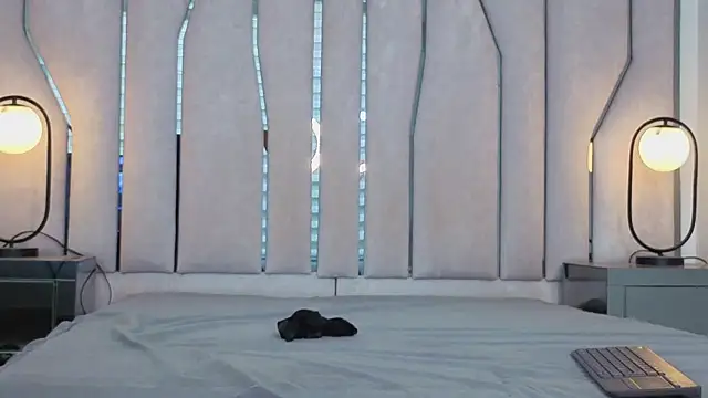 CHARLIE WALKERR online show from 16, 4, 2026