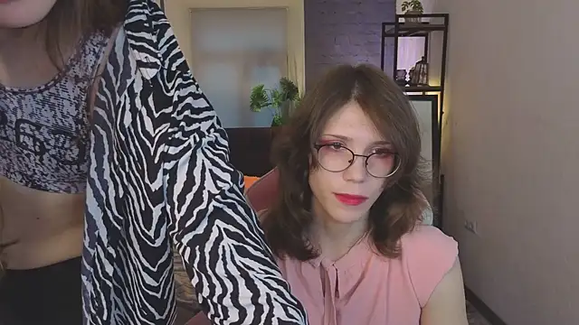 ZoriaLovesLuna online show from 26, 3, 2026