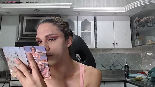 Snapshot of CrisOzzz chatting on 8, 5, 2026 CrisOzzz online show from 8, 5, 2026