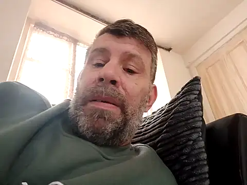 Snapshot of stud2512 chatting on 6, 3, 2026 stud2512 online show from 6, 3, 2026